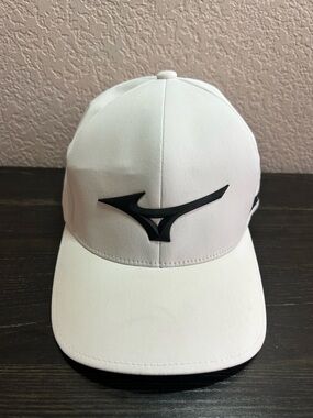 Mizuno Tour Delta Fitted Golf Hat (White/Black, Large/X-Large)